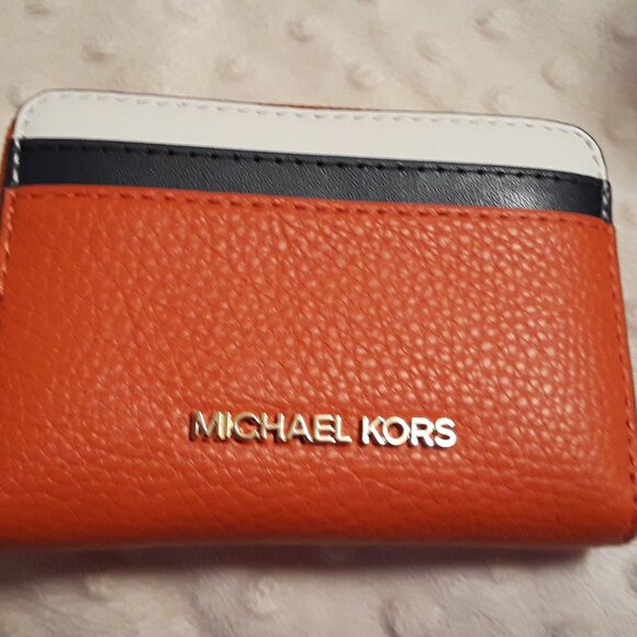 Michael Kors Jet Set Travel Medium Color-Red Calay Wallet - Picture 1 of 3